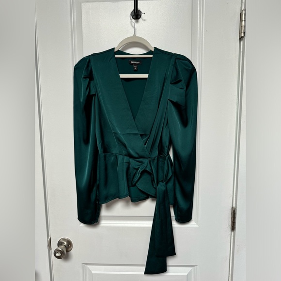 Express green peplum waist tie top - Picture 2 of 7
